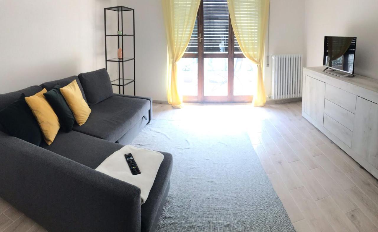 Mary House Apartment Sondrio Bagian luar foto