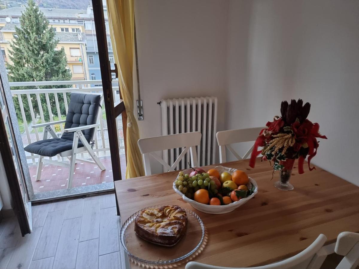 Mary House Apartment Sondrio Bagian luar foto