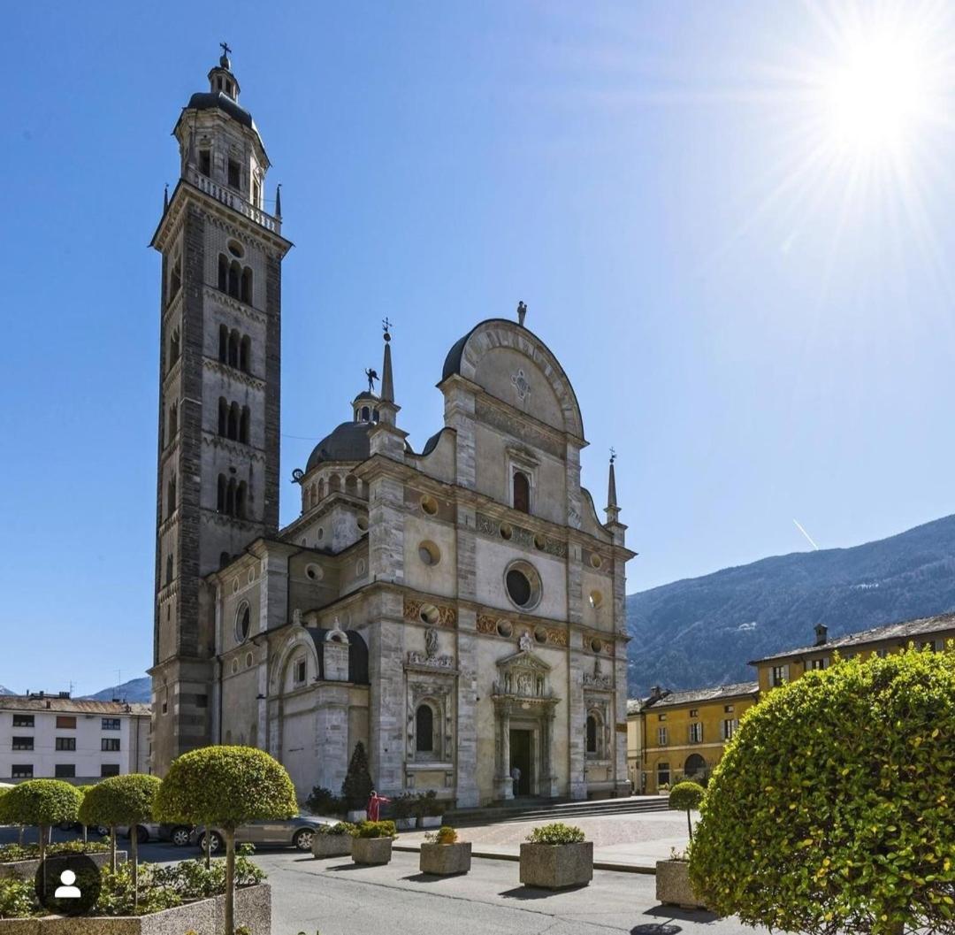 Mary House Apartment Sondrio Bagian luar foto