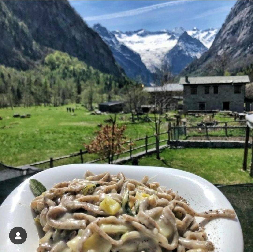Mary House Apartment Sondrio Bagian luar foto